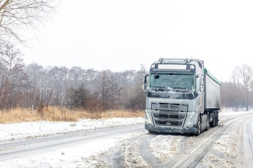 Cómo afecta el cambio climático al transporte de mercancías peligrosas